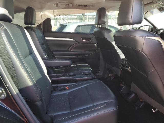 Photo 11 from auction – 2018 TOYOTA HIGHLANDER with VIN 5TDJZRFHXJS526811