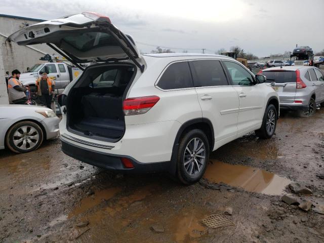 Photo 3 from auction – 2017 TOYOTA HIGHLANDER with VIN 5TDJZRFH4HS476952
