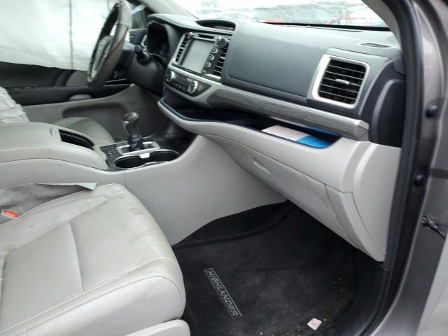 Photo 7 from auction – 2017 TOYOTA HIGHLANDER with VIN 5TDDZRFH9HS477317