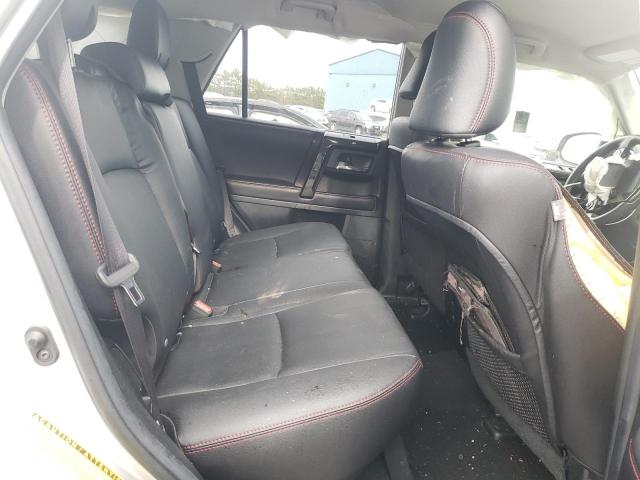 Photo 11 from auction – 2018 TOYOTA 4RUNNER SR with VIN JTEBU5JR7J5503371