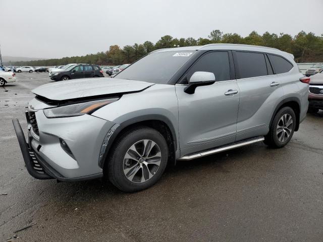 TOYOTA HIGHLANDER 2022 with VIN 5TDGZRBH4NS583608 - Photo from auction