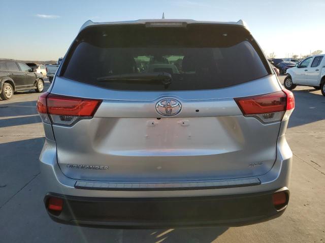 Фото 6 с аукциона – 2018 TOYOTA HIGHLANDER с VIN 5TDKZRFH5JS528230