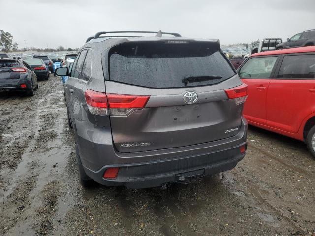 Photo 6 from auction – 2018 TOYOTA HIGHLANDER with VIN 5TDJZRFH0JS857803
