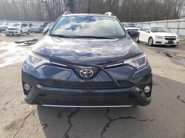 Photo 5 from auction – 2017 TOYOTA RAV4 XLE with VIN JTMRFREV2HD198647