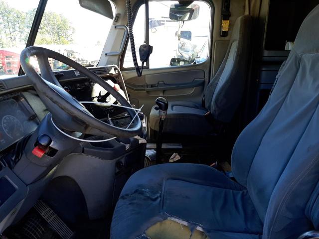 Photo 5 from auction – 2005 FREIGHTLINER CONVENTION with VIN 1FUJA6CK65LM74244