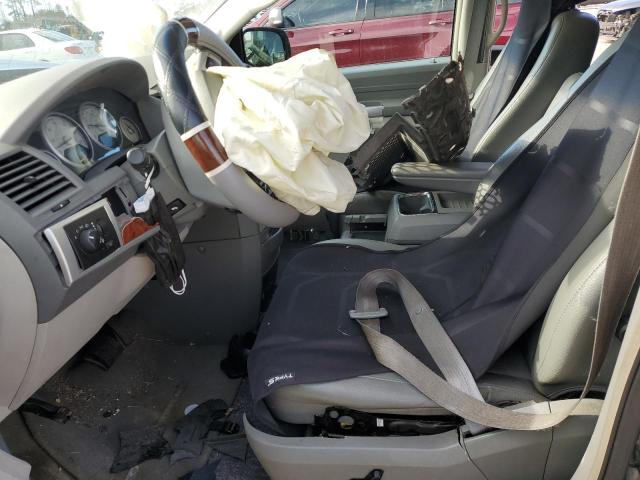 Photo 7 from auction – 2008 CHRYSLER TOWN & COU with VIN 2A8HR54P58R815107