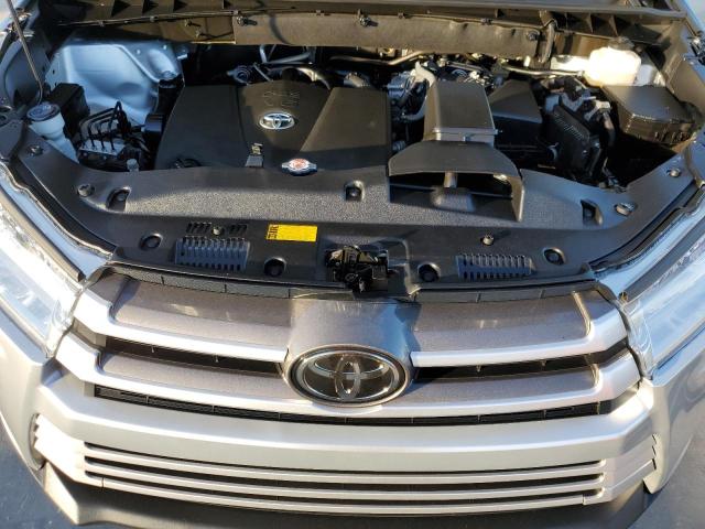Photo 11 from auction – 2018 TOYOTA HIGHLANDER with VIN 5TDKZRFH5JS528230