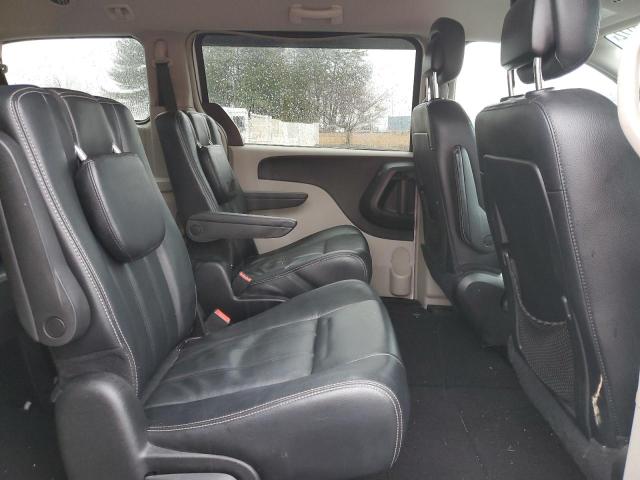 Photo 11 from auction – 2015 CHRYSLER TOWN & COU with VIN 2C4RC1BG8FR696393