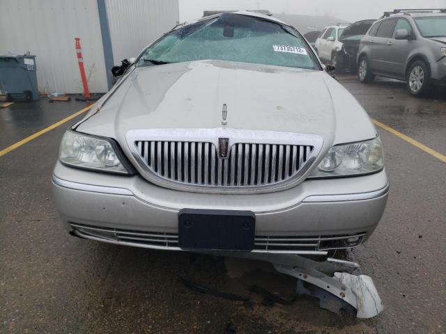 Photo 5 from auction – 2003 LINCOLN TOWN CAR C with VIN 1LNHM83W83Y609425
