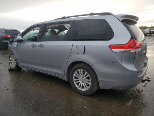 Photo 2 from auction – 2013 TOYOTA SIENNA XLE with VIN 5TDYK3DC8DS308572