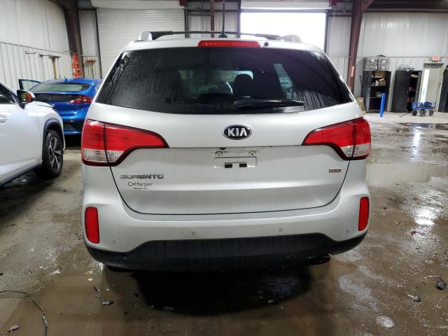 Photo 6 from auction – 2015 KIA SORENTO LX with VIN 5XYKTCA60FG582737