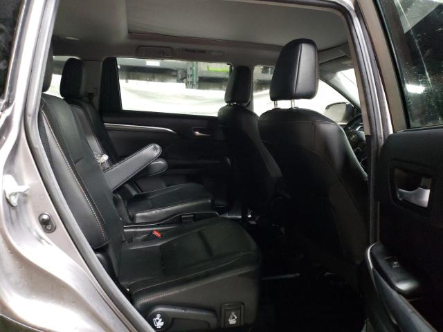 Photo 10 from auction – 2018 TOYOTA HIGHLANDER with VIN 5TDDGRFH4JS040563