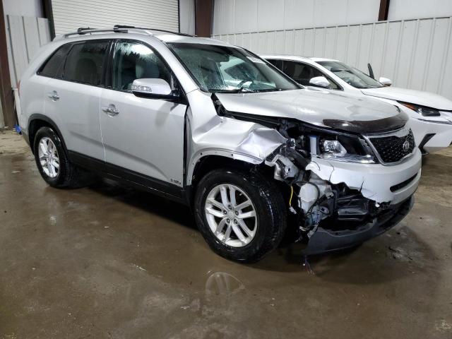 Photo 4 from auction – 2015 KIA SORENTO LX with VIN 5XYKTCA60FG582737