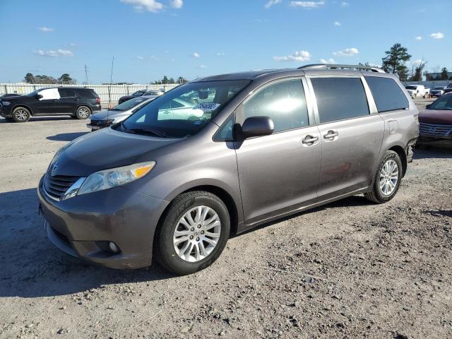 Photo 1 from auction – 2011 TOYOTA SIENNA XLE with VIN 5TDYK3DC7BS031345