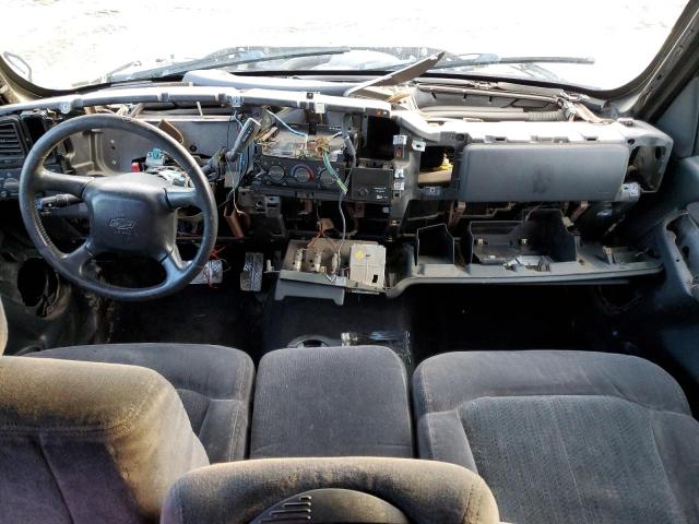 Photo 8 from auction – 2002 CHEVROLET SILVERADO with VIN 2GCEC19T121233831