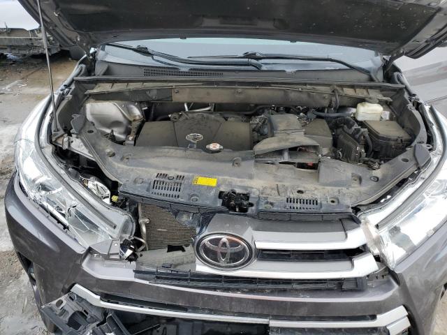 Photo 12 from auction – 2018 TOYOTA HIGHLANDER with VIN 5TDJZRFH0JS542953
