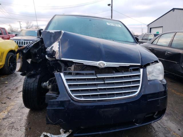 Photo 5 from auction – 2010 CHRYSLER TOWN & COU with VIN 2A4RR8D18AR494138