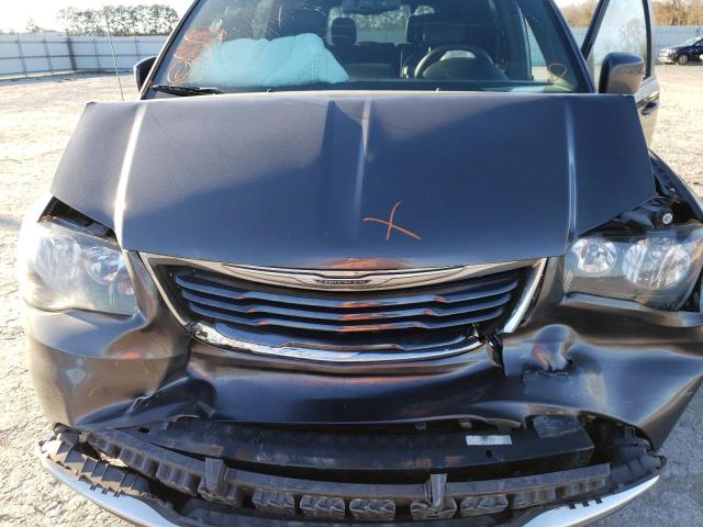 Photo 12 from auction – 2015 CHRYSLER TOWN & COU with VIN 2C4RC1HG4FR697712