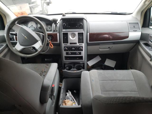 Photo 8 from auction – 2010 CHRYSLER TOWN & COU with VIN 2A4RR5D17AR440988