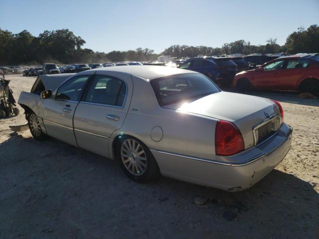 Photo 2 from auction – 2004 LINCOLN TOWN CAR U with VIN 1LNHM83W84Y664748