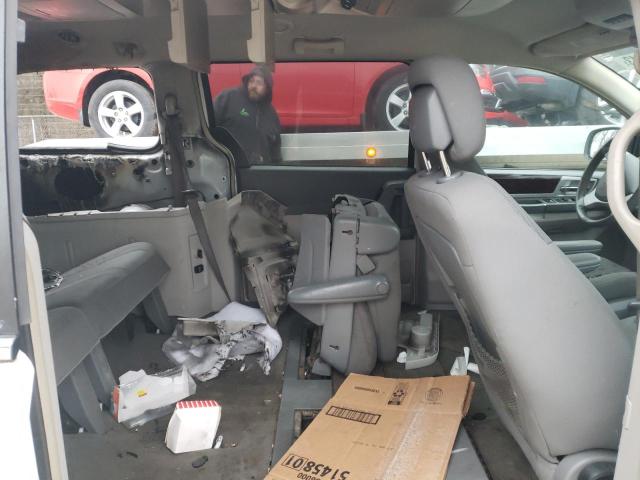Photo 11 from auction – 2010 CHRYSLER TOWN & COU with VIN 2A4RR5D17AR440988