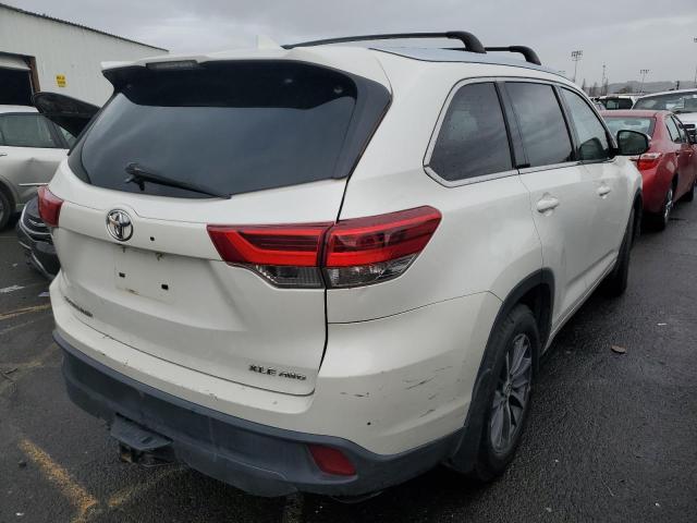 Photo 3 from auction – 2018 TOYOTA HIGHLANDER with VIN 5TDJZRFH3JS833639