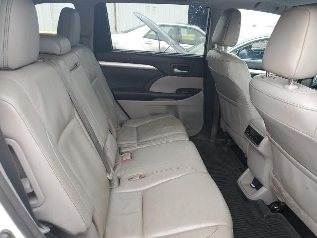 Photo 11 from auction – 2018 TOYOTA HIGHLANDER with VIN 5TDJZRFH3JS833639