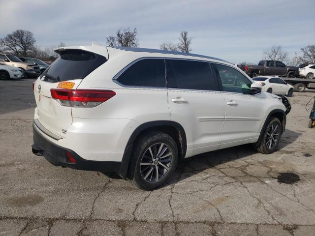 Photo 3 from auction – 2018 TOYOTA HIGHLANDER with VIN 5TDJZRFHXJS547397