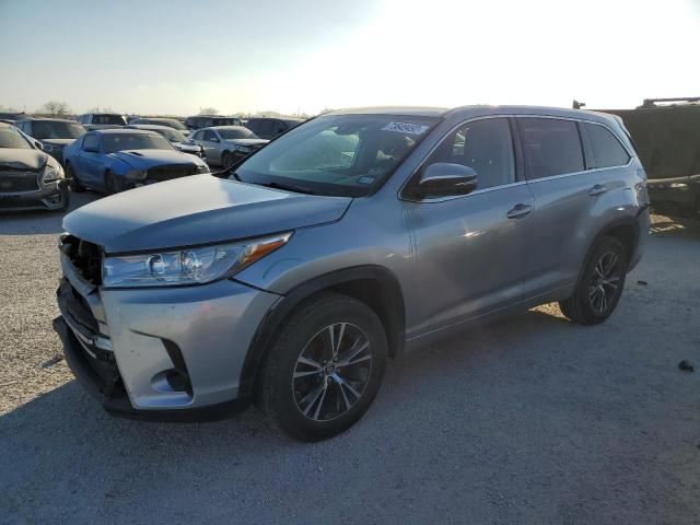 TOYOTA HIGHLANDER 2018 with VIN 5TDZZRFH3JS243492 - Photo from auction