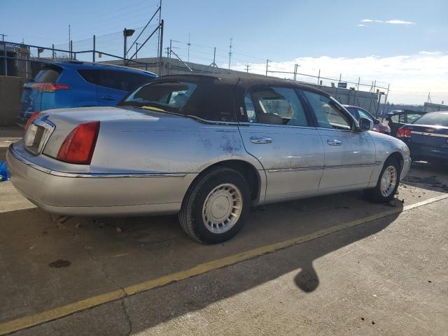 Photo 3 from auction – 2000 LINCOLN TOWN CAR E with VIN 1LNHM81W8YY899188