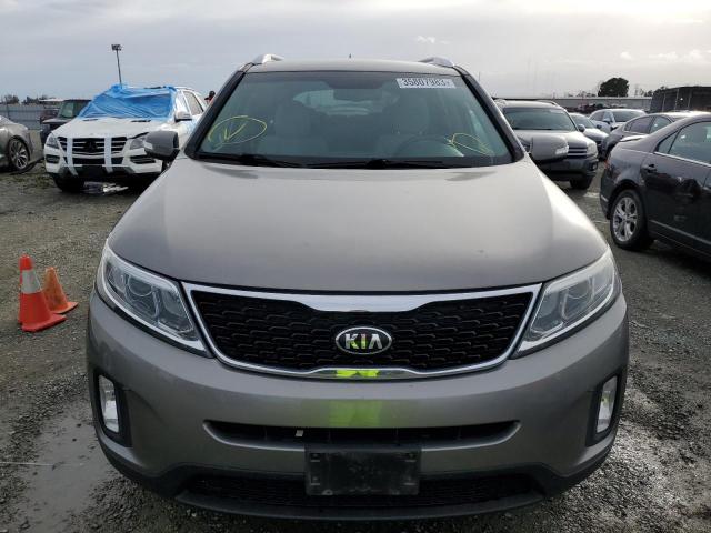Photo 5 from auction – 2015 KIA SORENTO LX with VIN 5XYKTDA79FG554742
