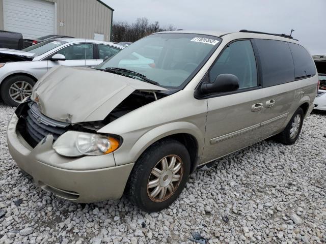CHRYSLER TOWN & COU 2005 with VIN 2C8GP54L05R118346 - Photo from auction