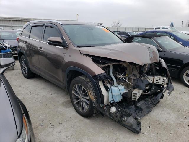 Photo 4 from auction – 2019 TOYOTA HIGHLANDER with VIN 5TDKZRFHXKS294443