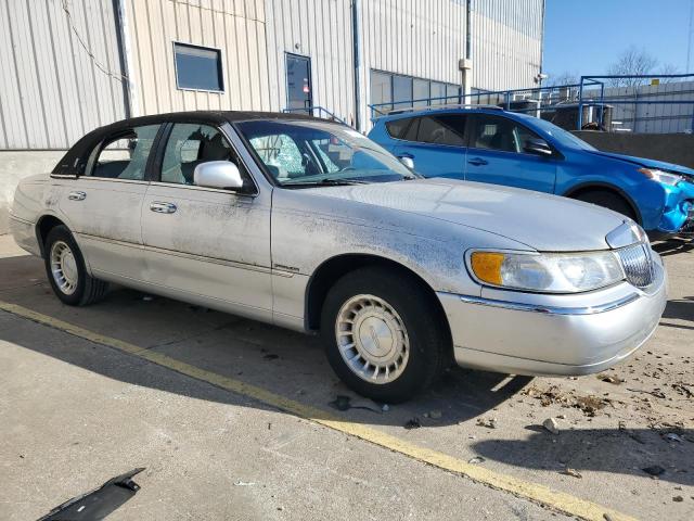 Zdjęcie 4 z aukcji – 2000 LINCOLN TOWN CAR E z VIN 1LNHM81W8YY899188