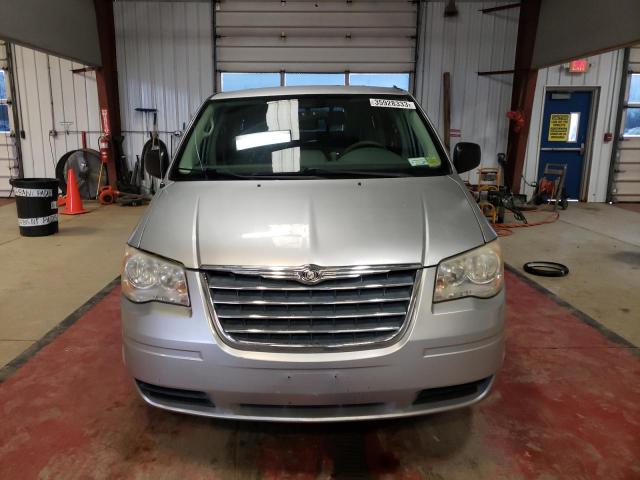 Photo 5 from auction – 2010 CHRYSLER TOWN & COU with VIN 2A4RR4DE4AR199064