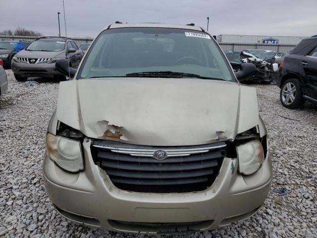 Photo 5 from auction – 2005 CHRYSLER TOWN & COU with VIN 2C8GP54L05R118346