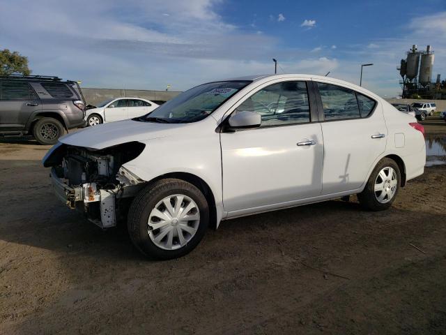 صورة رقم 1 من المزاد - 2015 NISSAN VERSA S مع VIN 3N1CN7AP1FL832125