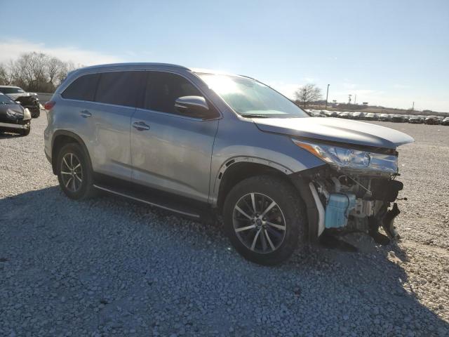 Photo 4 from auction – 2019 TOYOTA HIGHLANDER with VIN 5TDKZRFHXKS354558