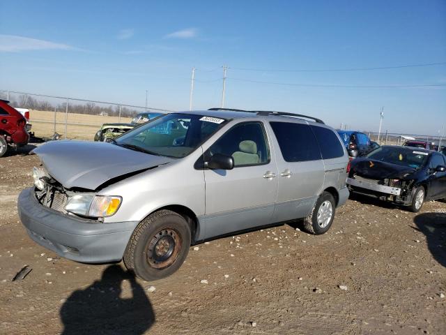 TOYOTA SIENNA LE 2002 with VIN 4T3ZF13C82U502318 - Photo from auction