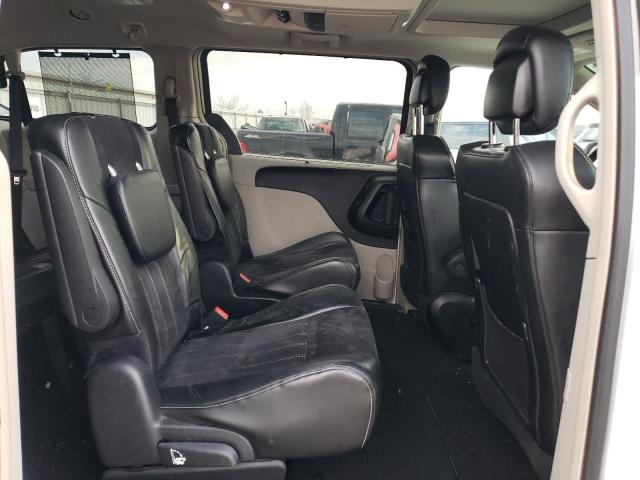Photo 11 from auction – 2016 CHRYSLER TOWN & COU with VIN 2C4RC1JG9GR232659