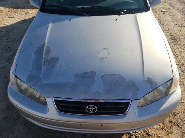 Photo 11 from auction – 2000 TOYOTA CAMRY CE with VIN 4T1BG22K5YU643877