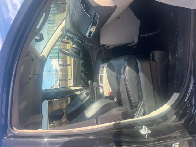 Photo 5 from auction – 2016 CHRYSLER TOWN & COU with VIN 2C4RC1BG0GR148728