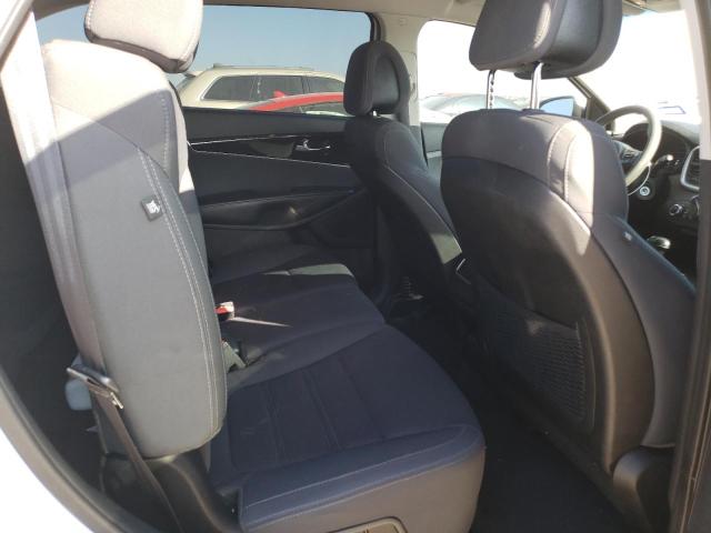 Photo 11 from auction – 2016 KIA SORENTO LX with VIN 5XYPGDA54GG135482