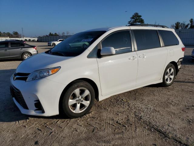 Photo 1 from auction – 2018 TOYOTA SIENNA LE with VIN 5TDKZ3DC0JS905888