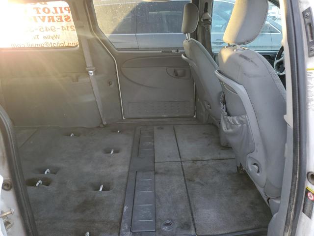 Photo 11 from auction – 2005 CHRYSLER TOWN & COU with VIN 2C8GP44R75R226610