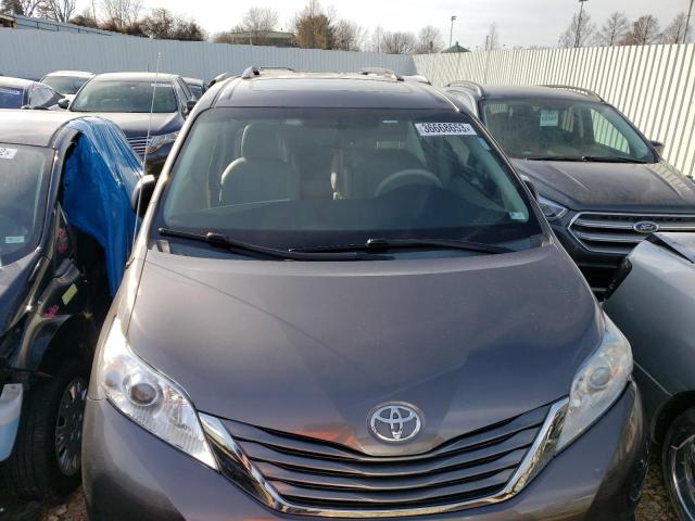 Photo 5 from auction – 2013 TOYOTA SIENNA XLE with VIN 5TDYK3DC8DS354550
