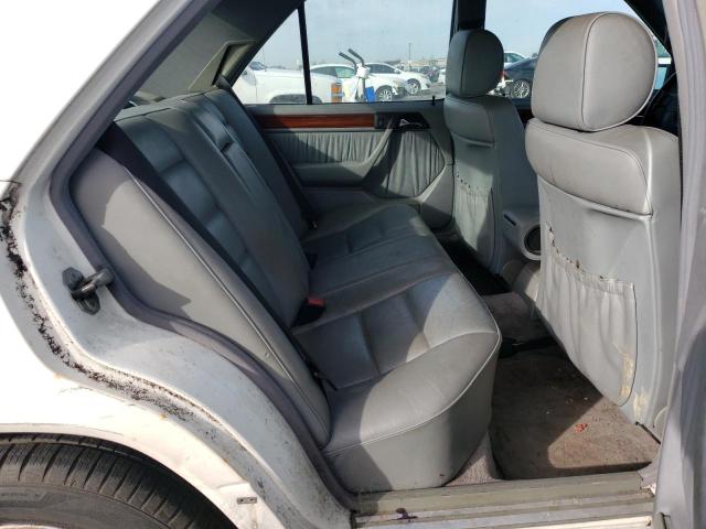 Photo 10 from auction – 1995 MERCEDES-BENZ E 320 BASE with VIN WDBEA32E7SC203559