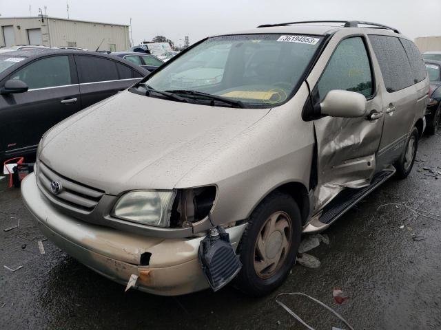 TOYOTA SIENNA LE 2002 with VIN 4T3ZF13CX2U460864 - Photo from auction