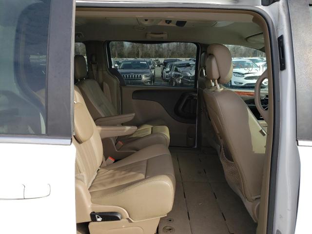 Photo 11 from auction – 2016 CHRYSLER TOWN & COU with VIN 2C4RC1BG2GR281054
