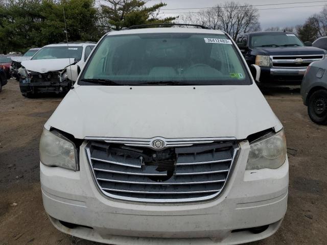 Photo 5 from auction – 2010 CHRYSLER TOWN & COU with VIN 2A4RR5D15AR432047